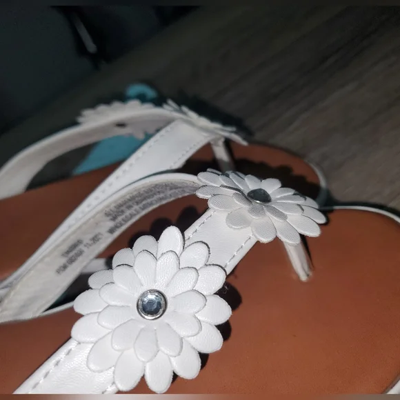 🇺🇲Girls Wave Zone faux leather white strap between toe bling sandal Sz 13 - Picture 6 of 6